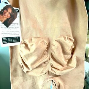 Thalia Sodi Mid Thigh Shaping Shorts Beige Large